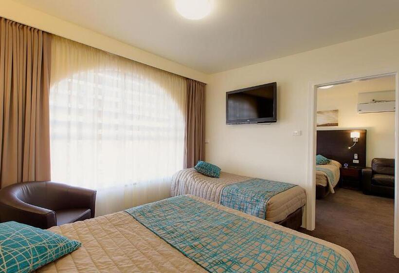 이코노미 패밀리 스위트, El Motor Inn