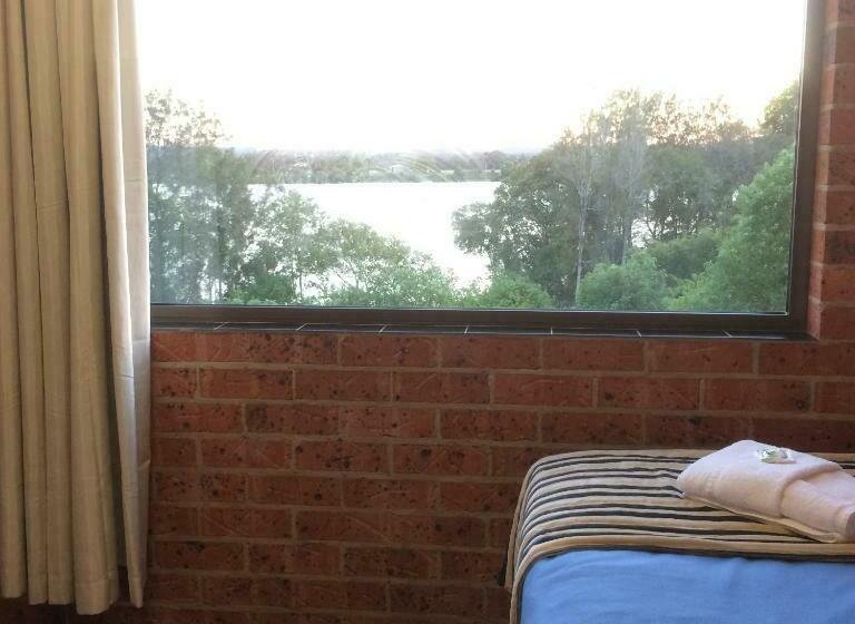 스위트, Riverview Motor Inn