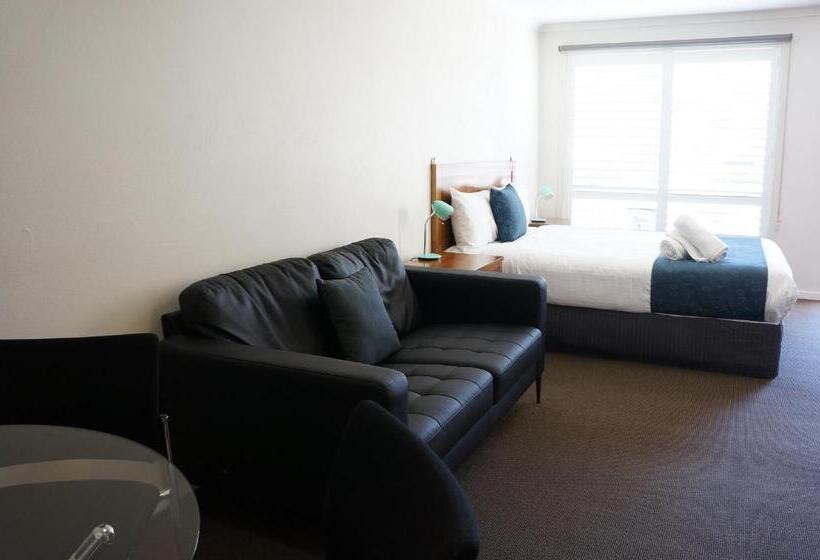 패밀리 스위트, Waves Motel And Apartments