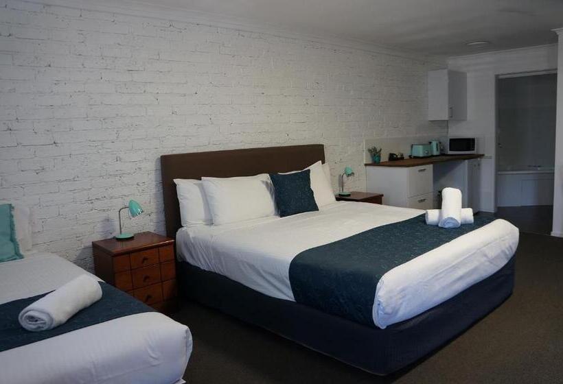 패밀리 스위트, Waves Motel And Apartments
