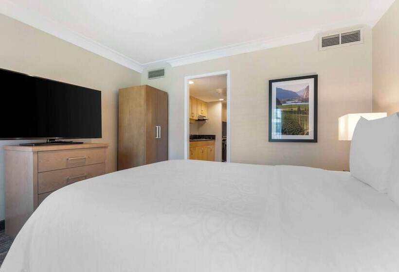 スイート, Best Western Plus Kelowna Hotel & Suites