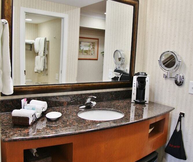 ダブルベッドスタンダードルーム, Best Western Plus Kelowna Hotel & Suites