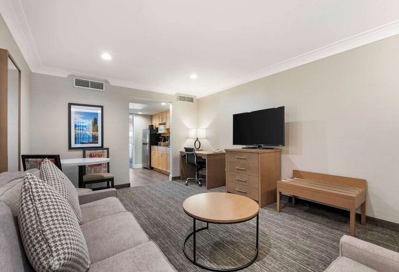 ダブルベッドスタンダードルーム, Best Western Plus Kelowna Hotel & Suites