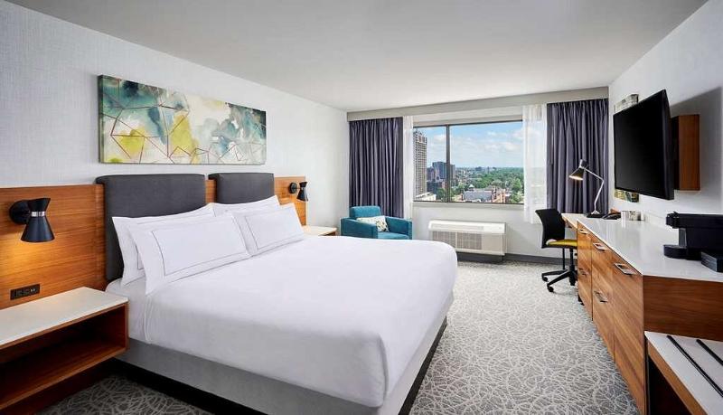 带大床的标准间, Doubletree By Hilton Windsor Hotel & Suites