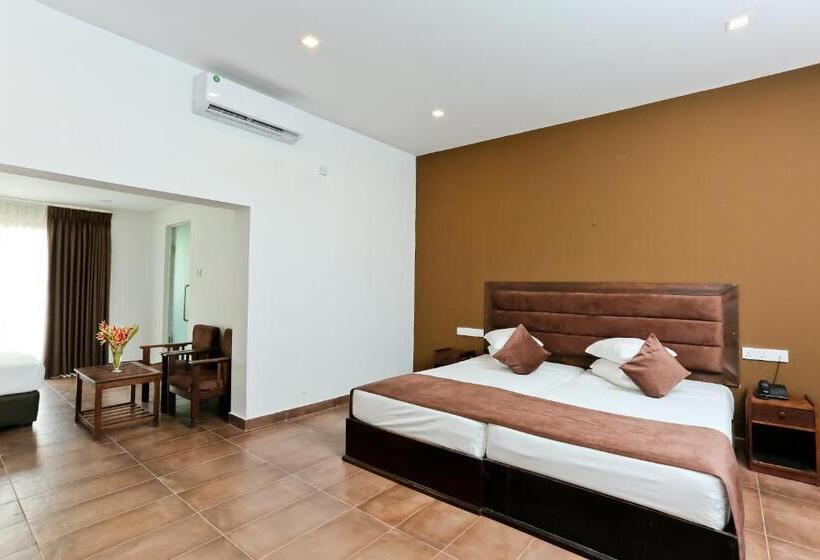 家庭间, Golden Star Beach Hotel