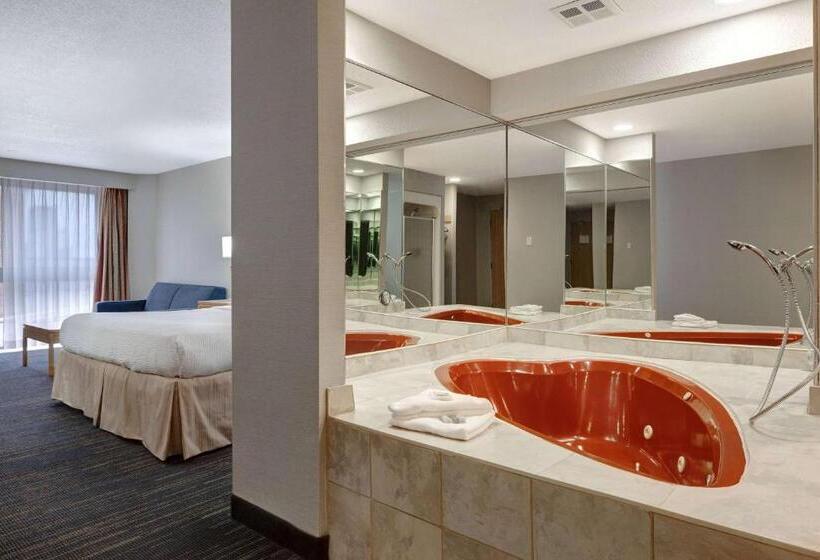 キングサイズベッドのデラックスルーム, Days Inn By Wyndham Niagara Falls Near The Falls
