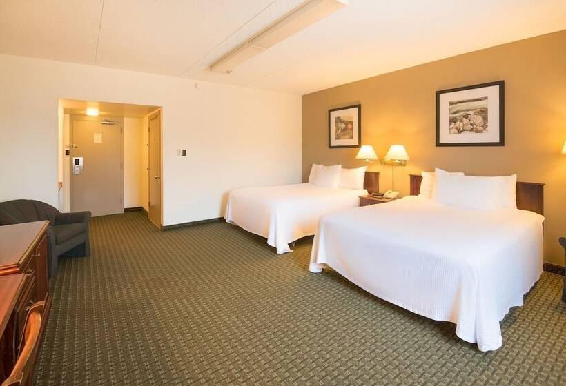 Номер Стандарт 2 Двуспальные Кровати, Ramada By Wyndham Thunder Bay Airlane