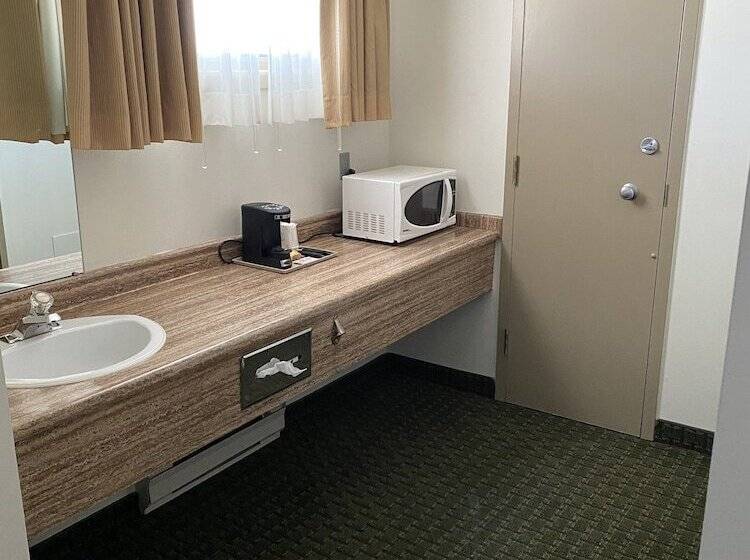 Номер Стандарт, Ramada By Wyndham Thunder Bay Airlane