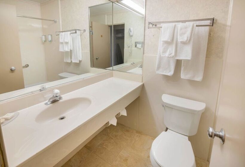 패밀리 스위트, Ramada By Wyndham Thunder Bay Airlane