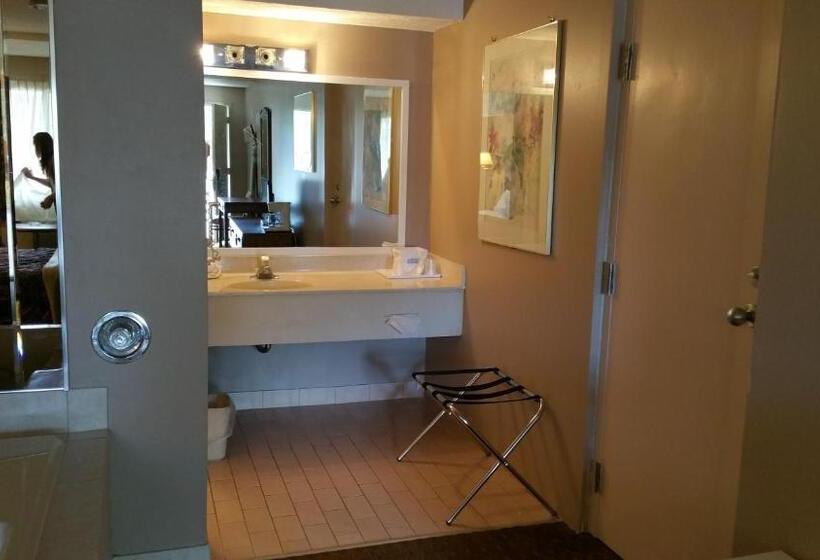 スタンダードルーム, Travelodge By Wyndham Niagara Falls Lundys Lane