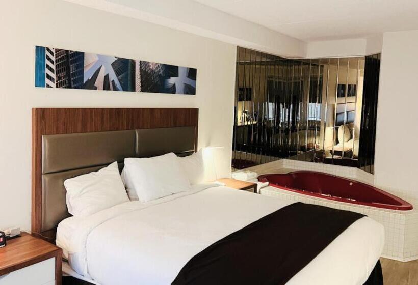 キングサイズベッドのデラックスルーム, Travelodge By Wyndham Niagara Falls Lundys Lane