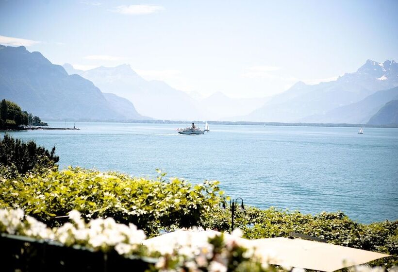 اتاق لوکس با چشم‌انداز دریاچه, Hôtel Des Trois Couronnes & Spa   The Leading Hotels Of The World
