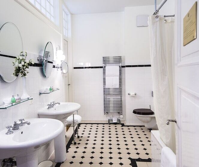 수피리어 룸 도시 전망, Hôtel Des Trois Couronnes & Spa   The Leading Hotels Of The World