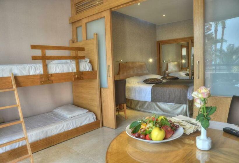 家庭套房, Adams Beach Hotel & Spa