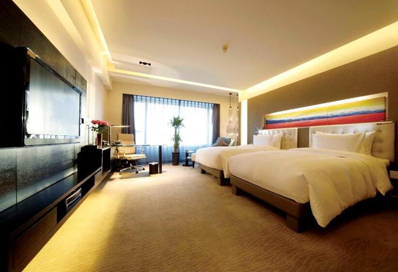 Номер Executive, Furama Hotel Dalian
