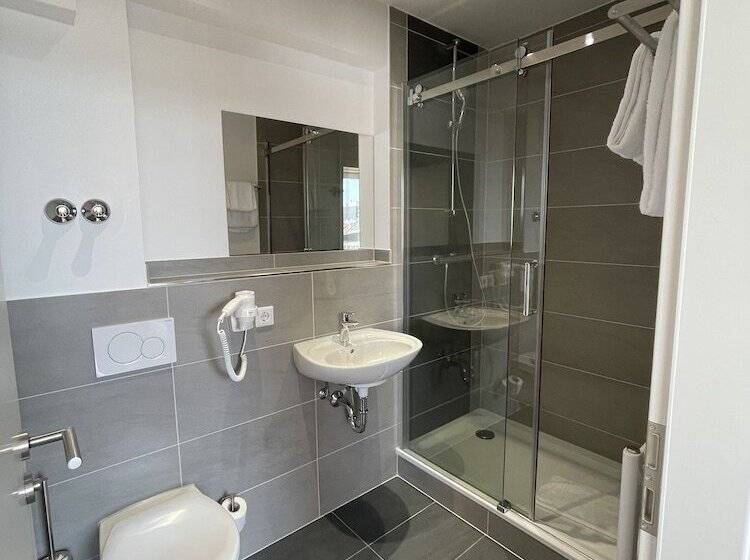 コンフォートルーム, Palm Premium Hotel & Apartments