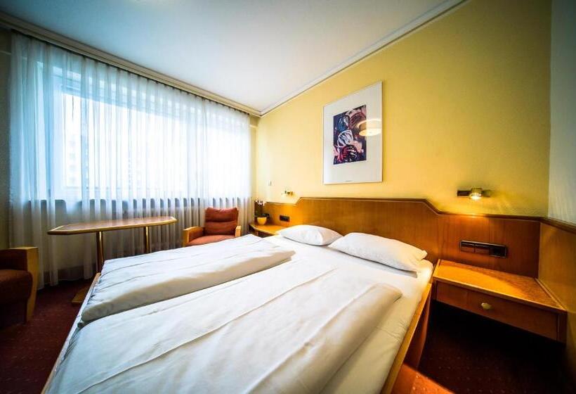 Номер Стандарт, Plaza Inn Rieker Stuttgart Hauptbahnhof