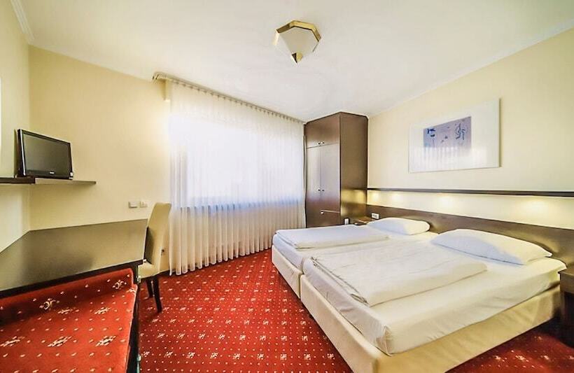 Номер Стандарт, Plaza Inn Rieker Stuttgart Hauptbahnhof