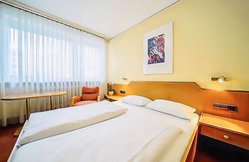 Номер Стандарт, Plaza Inn Rieker Stuttgart Hauptbahnhof