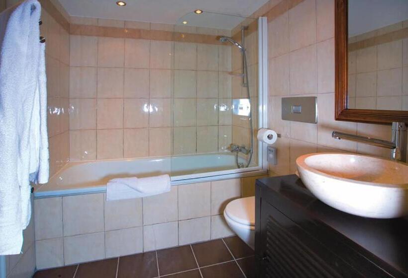 Comfort room with lake view, Terofal