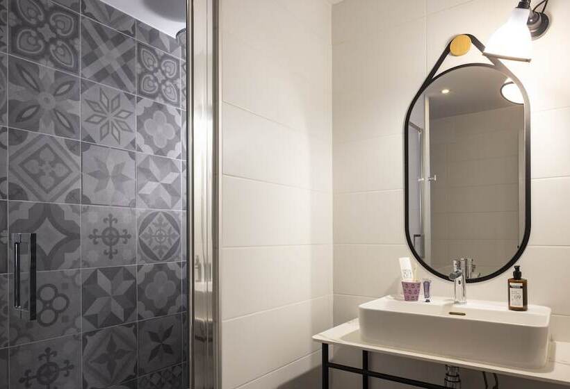 Номер Стандарт Трехместный, Hôtel Edmond W Lyon Part Dieu