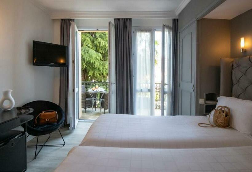 Номер Стандарт с Балконом, Golden Tulip Cannes Hotel De Paris