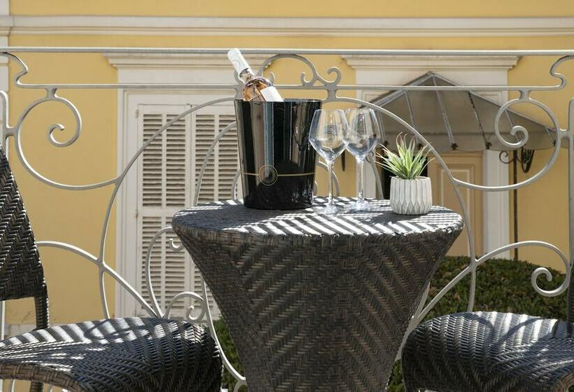 חדר סטנדרט לשלושה, Golden Tulip Cannes Hotel De Paris