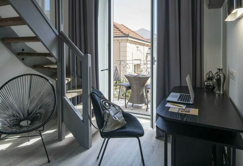 חדר סטנדרט לשלושה, Golden Tulip Cannes Hotel De Paris