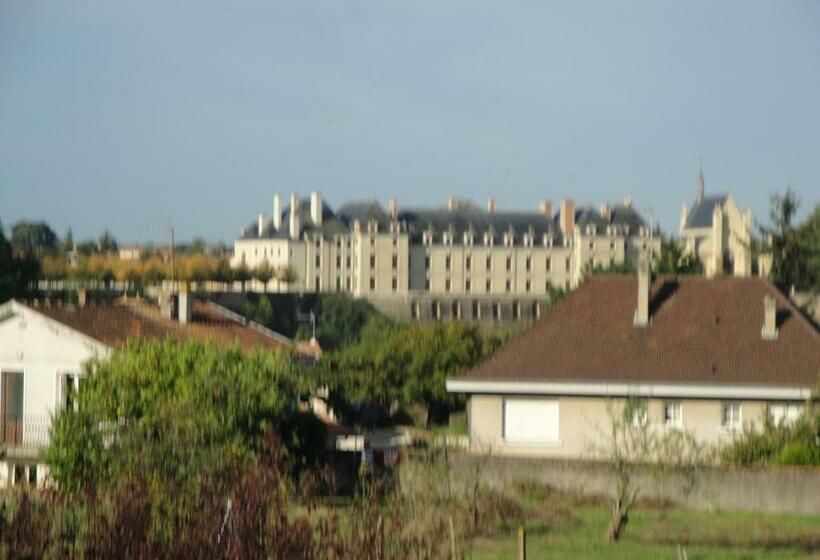 Номер Стандарт, Hôtellerie Saint Jean