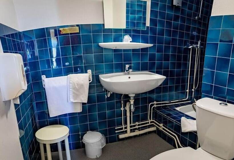 Номер Стандарт Трехместный, Le Boischaut  Citotel Chateauroux