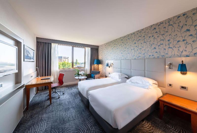 Номер Deluxe, Hilton Strasbourg