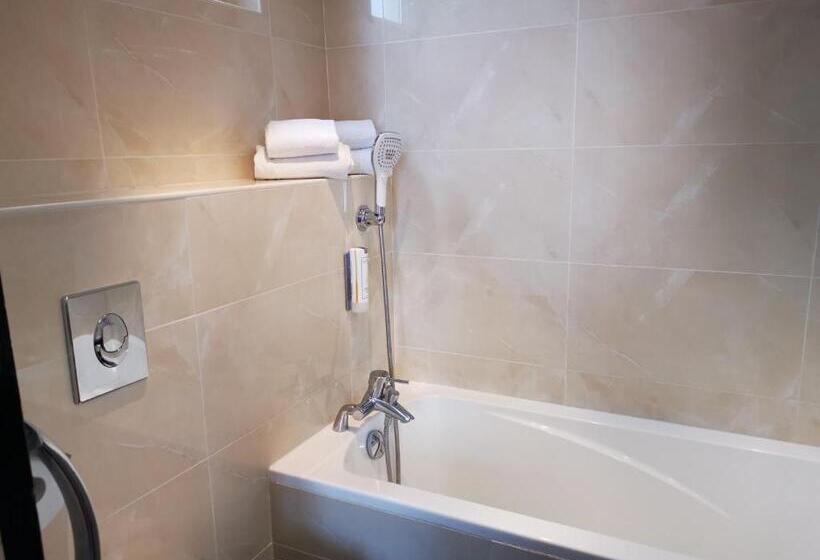 Номер Superior, Hôtel Le Boeuf Couronné Chartres   Logis Hotels