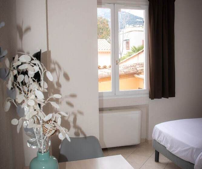 Номер Стандарт, Et Appartements Reine D Azur