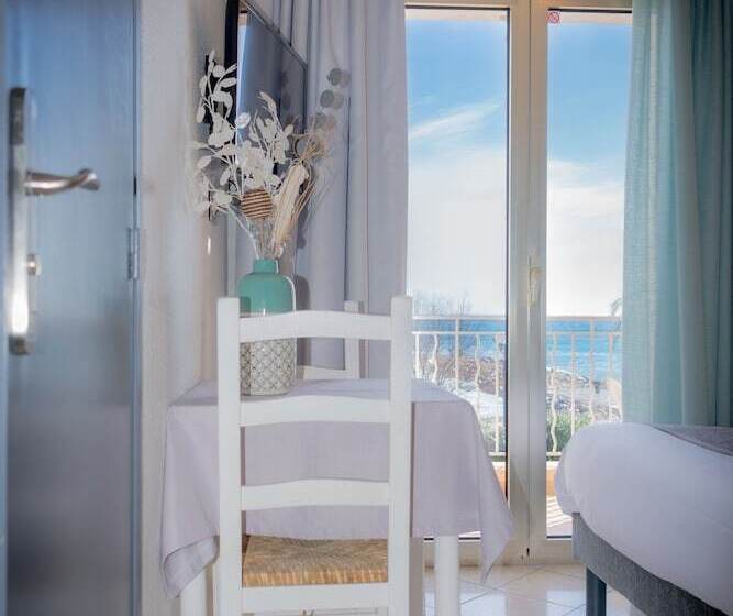 Номер Стандарт Вид на Море с Террасой, Et Appartements Reine D Azur