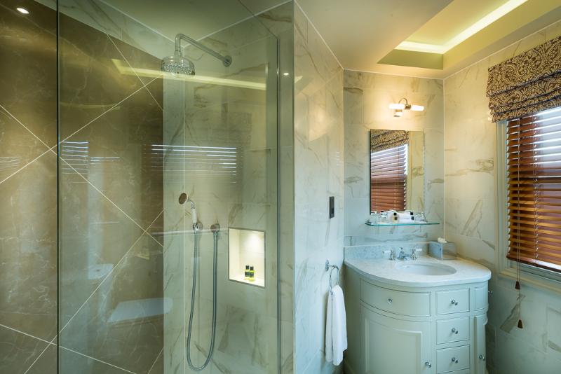 Chambre Standard, Down Hall