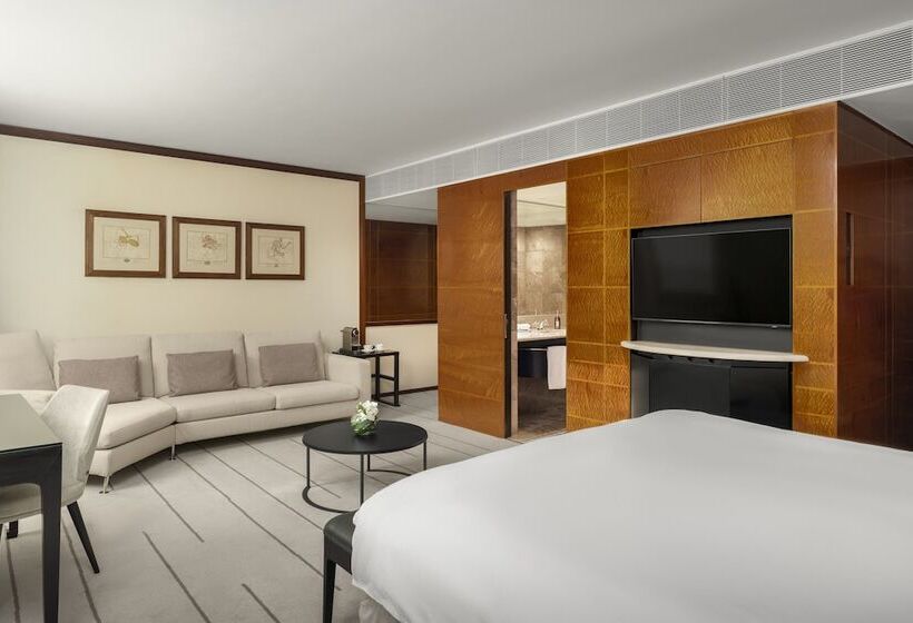 标准工作室, Como The Halkin