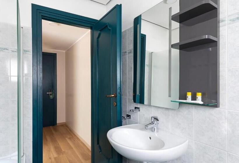 اتاق استاندارد, B&b Hotel Como City Center