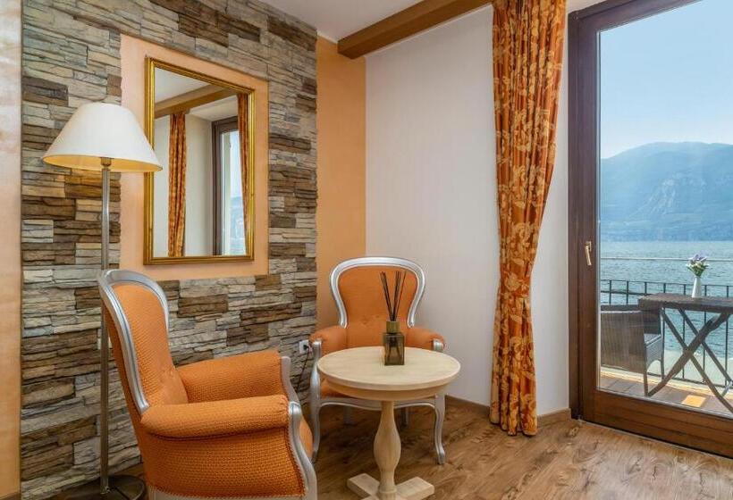 스위트 킹사이즈 침대, Lake Front Hotel Brenzone