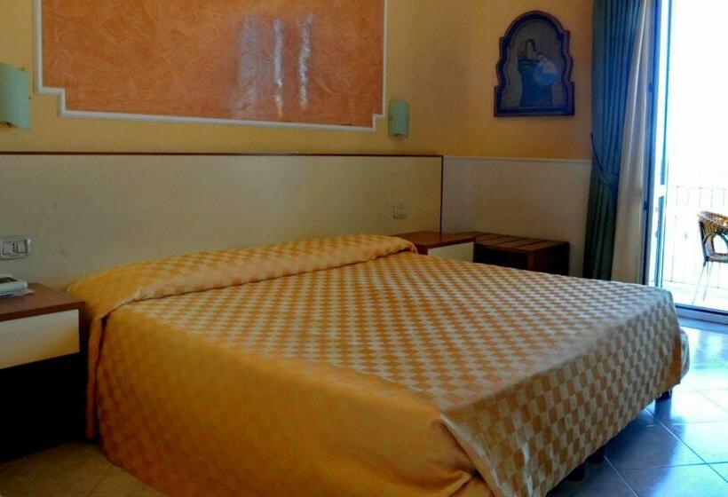Номер Стандарт Трехместный, New Hotel Sonia