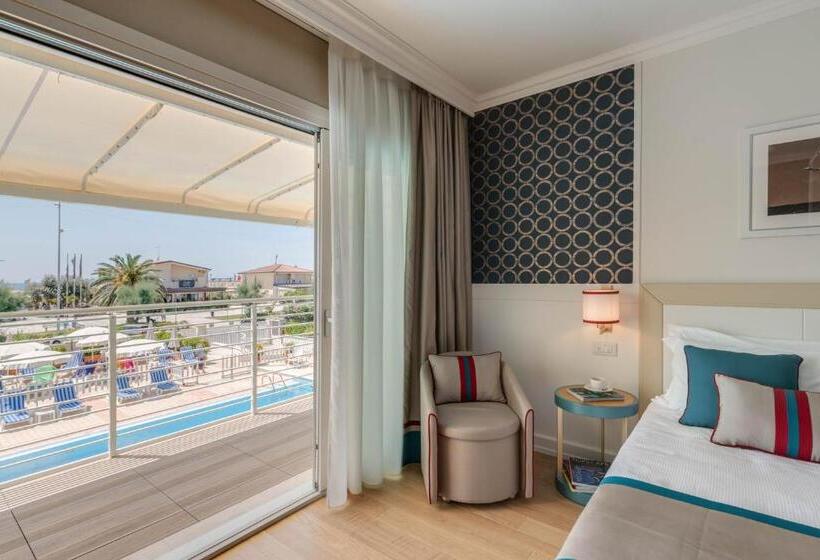 سوییت جونیور سوپریور, Grand Hotel & Riviera