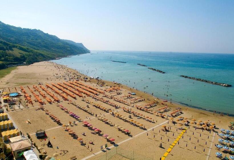 غرفة قياسية مطلّة علي البحر, Baia Flaminia