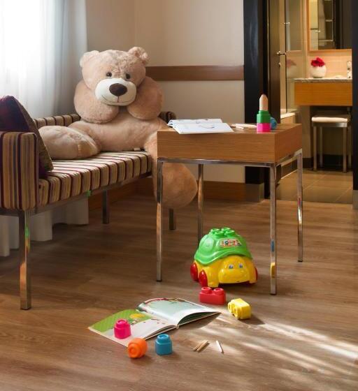 家庭间, Starhotels Tourist