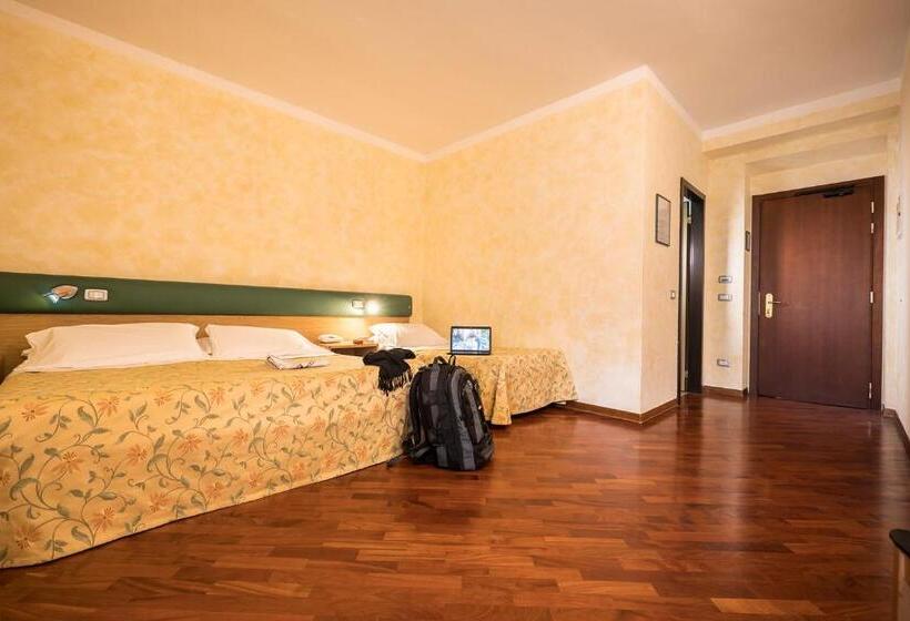 اتاق کلاسیک سه تخته, Vega Perugia