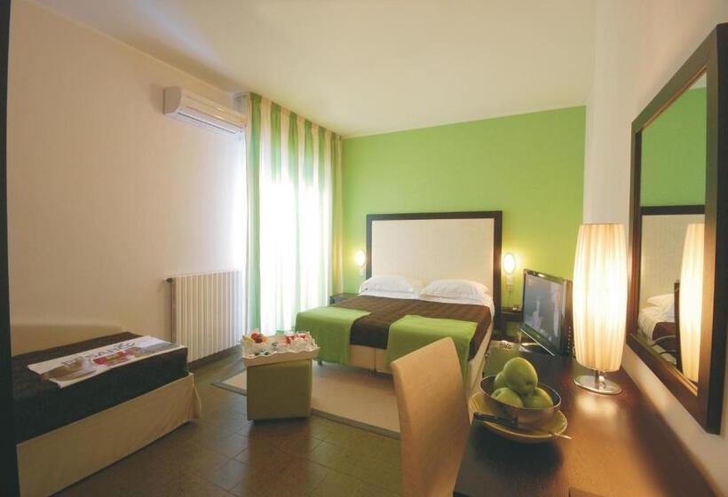 Четырехместный Номер Стандарт, Unahotels Imperial Sport