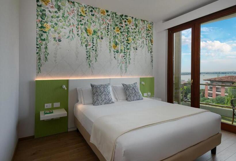 سوییت جونیور با چشم‌انداز دریاچه, Olivi Hotel & Natural Spa