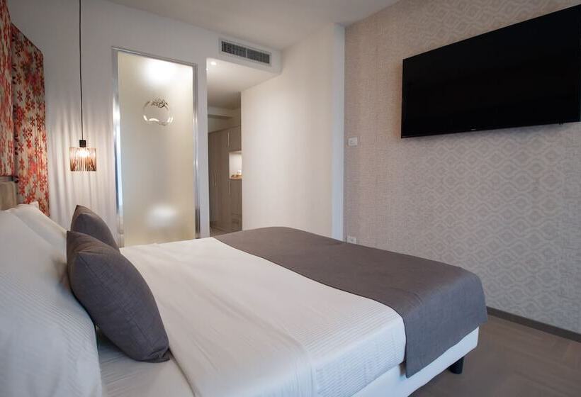 Superior room with lake view, Olivi Hotel & Natural Spa