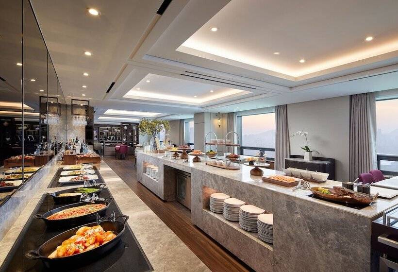 Номер Клуб, Lotte Hotel World