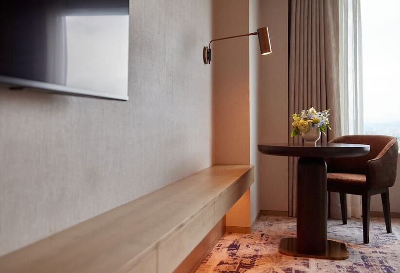 Номер Deluxe Вид на Озеро, Lotte Hotel World
