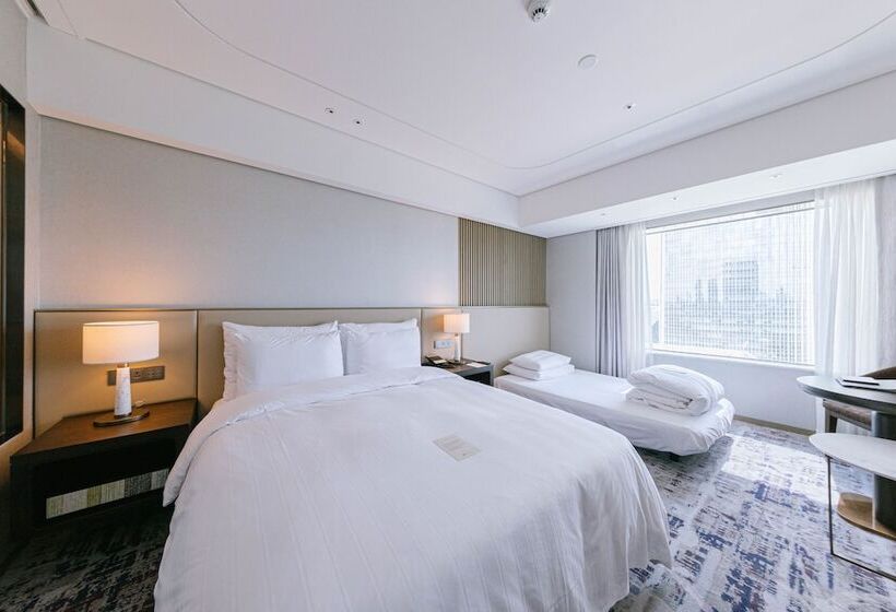 Номер Deluxe Вид на Озеро, Lotte Hotel World