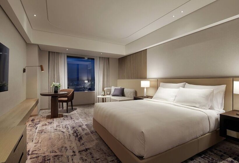 Номер Клуб, Lotte Hotel World